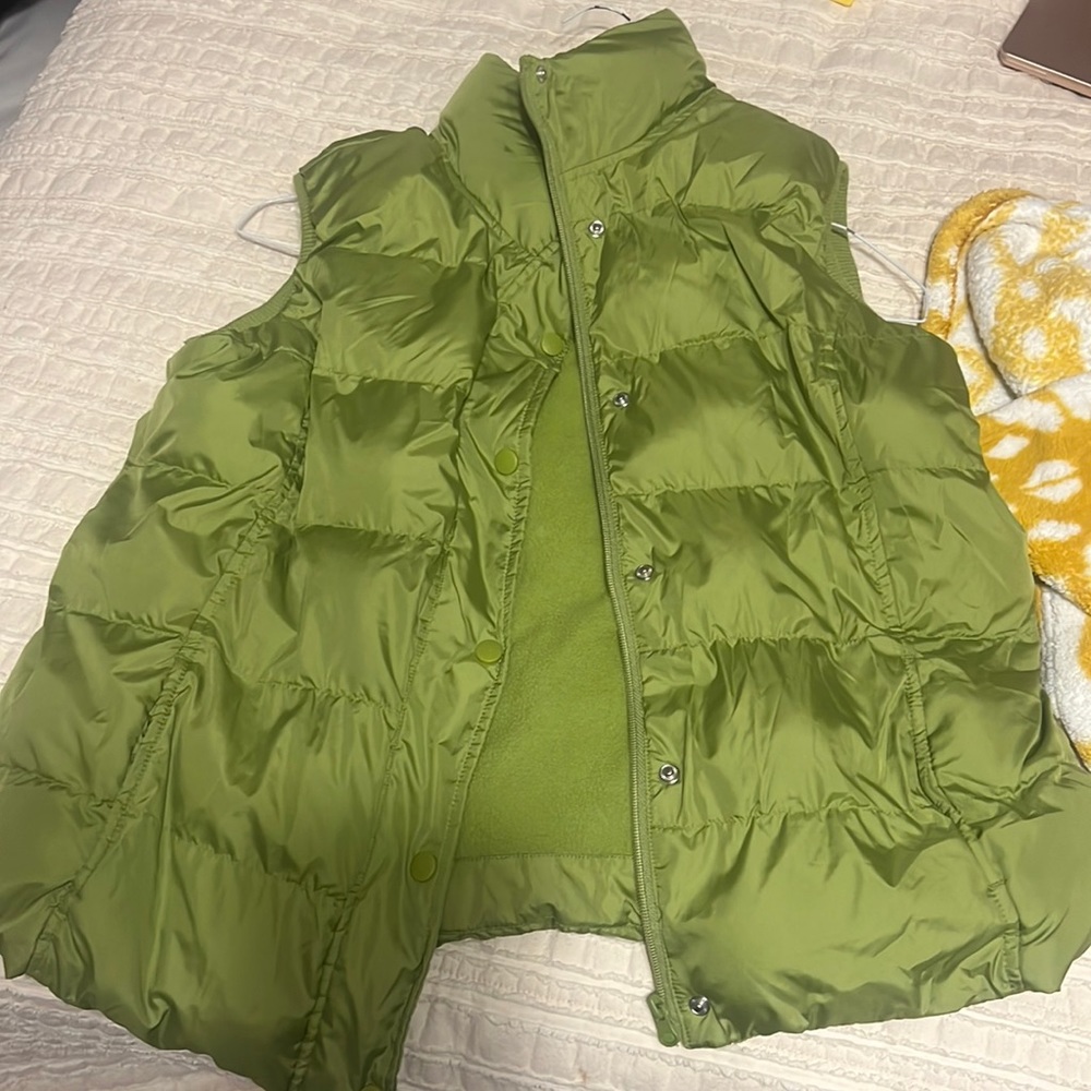 Green puffer vest about a size large